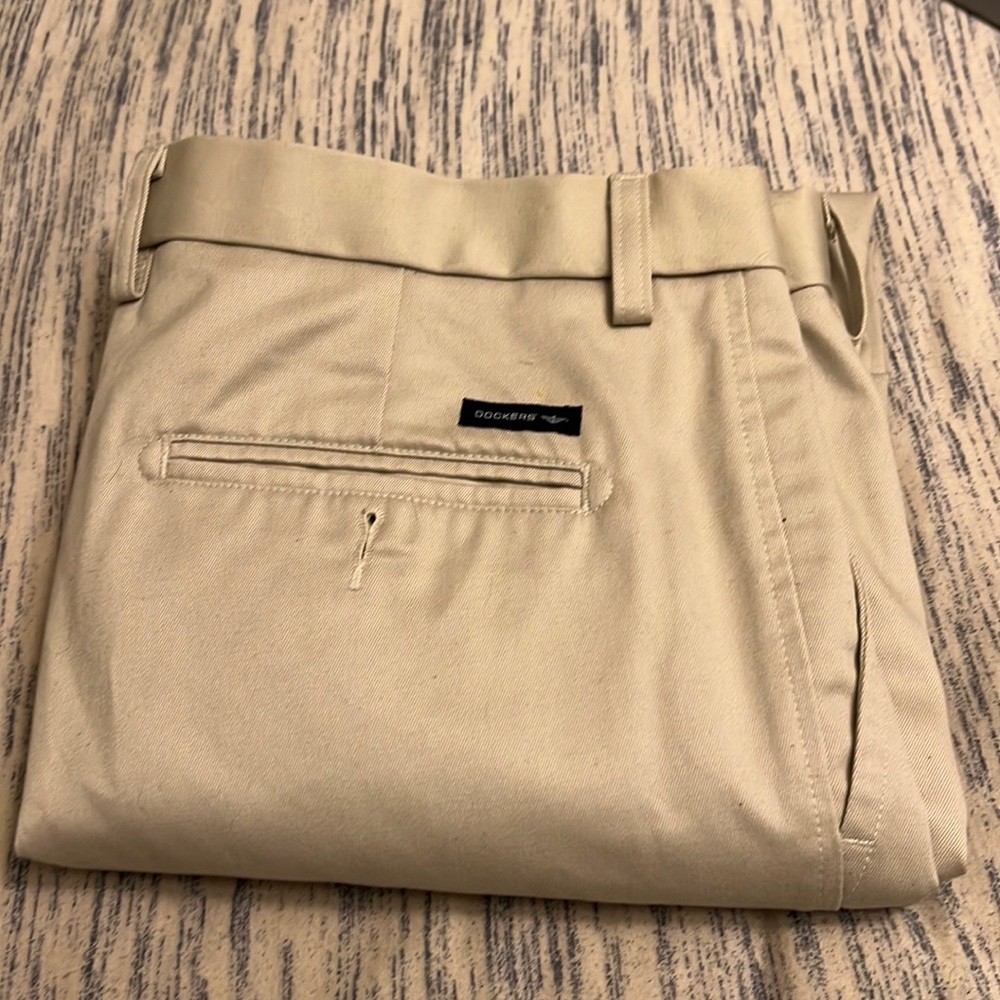 Men’s 38X32 Dockers Casual Pants Beige Free Ship
